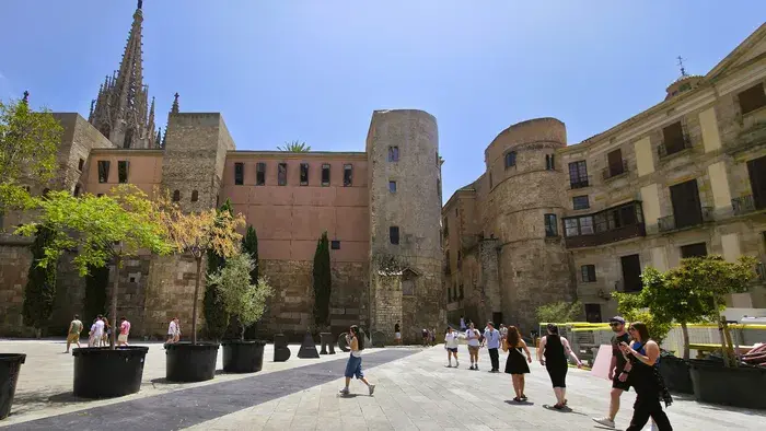 The Gothic Quarter: Landmarks, Legends, and Hidden Gems - Image 3