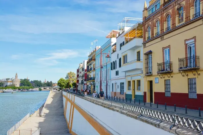Triana Neighborhood: A Cultural Guide to the Soul of Flamenco - Image 2
