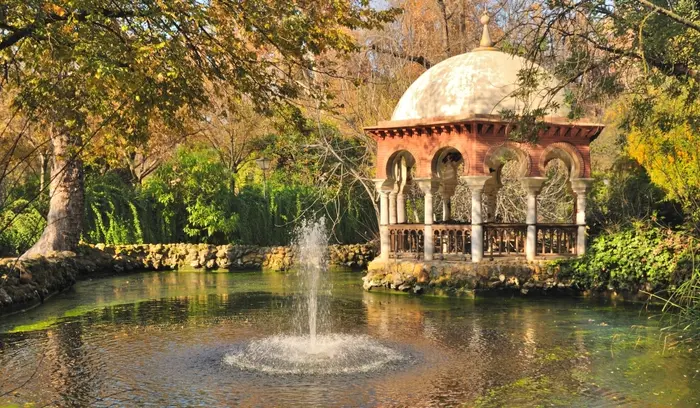 Plaza de España & María Luisa Park: Seville's Architectural Dreamland - Image 2