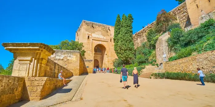 The Alhambra Approach & Torres Bermejas: A Guide to Granada's Historic Woods - Image 2