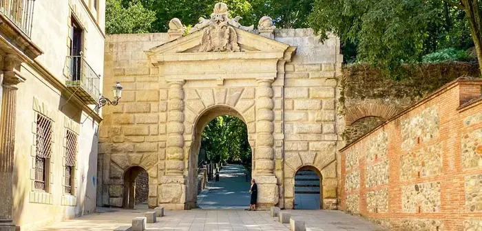 The Alhambra Approach & Torres Bermejas: A Guide to Granada's Historic Woods - Image 3