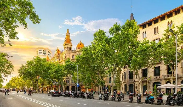 Gaudí's Eixample: A Guide to Barcelona's Modernist Architecture - Image 3