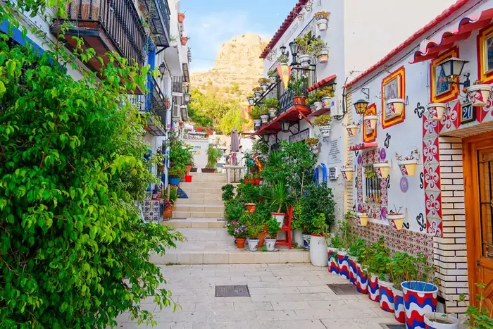The Roots of Flamenco: A Walk through Triana and Santa Cruz