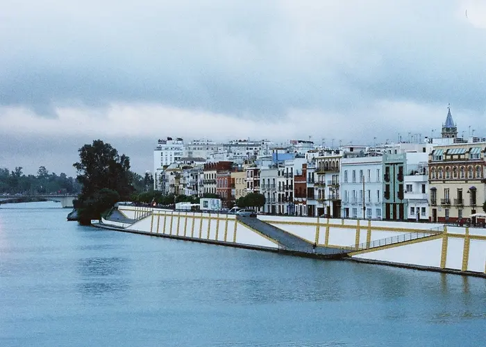 The Roots of Flamenco: A Walk through Triana and Santa Cruz - Image 2