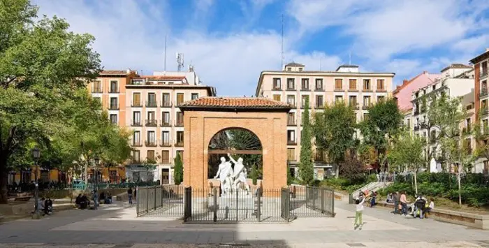 Malasaña Neighborhood: Street Art, Counterculture, and Unfiltered Madrid - Image 3